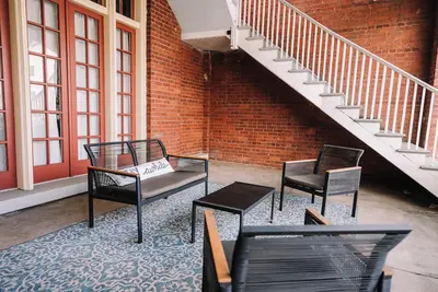 Image de Insta-worthy 2Bd/1Ba Apt Steps from Downtown!