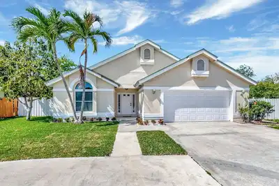 Image de 3-bedroom house in East Delray Beach close to beach and shopping