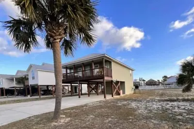 Image de Laughing Dolphin 2 bedroom Home in St Joe Beach, Fl with Pool Access