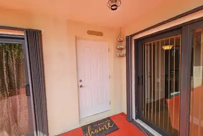 Image de Charming 2-bedroom townhome in lovely West Palm Beach! Pool & lakeside fishing!