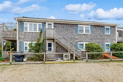 Image de Cozy Ptown condo: steps to beach, walk to town & entertainment