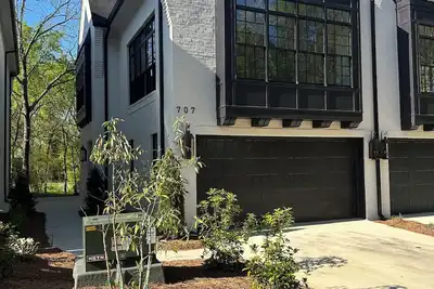 Image de The Kiffin \nLuxurious New Construction- Walk to the Grove and Square!