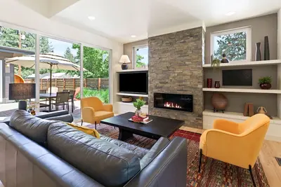 Image de Modern Nordic Nest: Sauna & Stroll to Galveston Ave