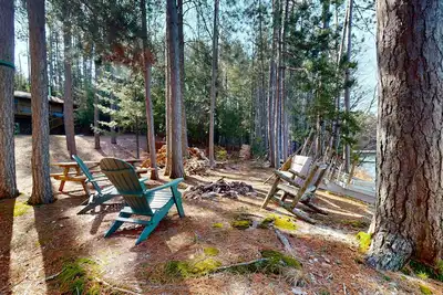 Image de Lakefront, dog-friendly home w/ private dock, fire pit & a beautiful lakeview!