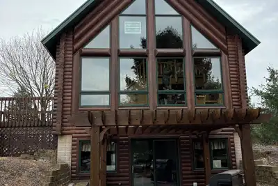 Image de Log Cabin 4-bedroom on water with dock, sand beach with Ac, WiFi in Webster