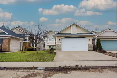 Image de Spacious 5-bedroom house with Ac, WiFi in superb Grande Prairie