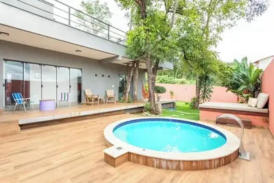 Little house in the woods in Pirenópolis, 1km from the historic center, in the city.
