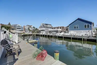 Image de Walk to Beach: Waterfront Mantoloking Gem w\/ Deck!