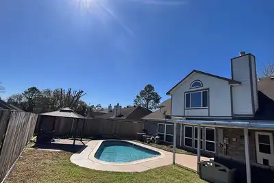 Image de Spacious 4-bedroom with pool in charming Friendswood