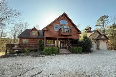 Image de Beautiful 3-bedrm, 3. 5 ba Log/Stone in Eminence Mo. Will sleep up to 16 guests.