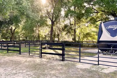 Image de Cozy Rv in Lovely Ocala with Fenced Yard, WiFi, Ac: Near Wec