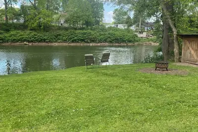 Image de Charming 2-bedroom bungalow with Ac, WiFi, washer and dryer, On The Creek.