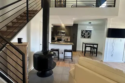 Image de Unique, Charming, & Fully Renovated - 2-bedroom condo in Old Town Scottsdale Az