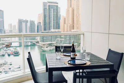Image de Luxury Apartment Full Marina Views Close To The Beach, Up To 6 Guests!