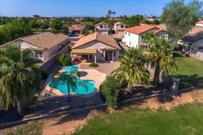 Image de The Oasis At Greenfield Lakes, Golf ⛳️ and Pool 🏊‍♀️.