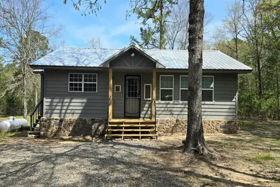 Image de Cozy 2-bedroom cabin where you can enjoy a quiet \"get back to nature\" time.
