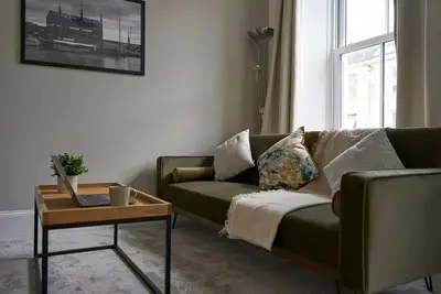 Image de Spacious central 2 Bed Apartment by Kahuna Stays