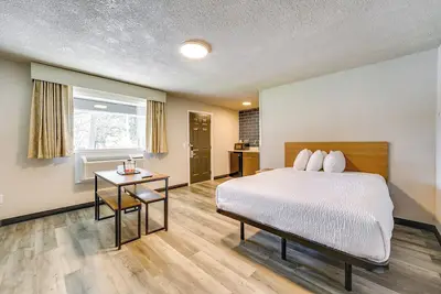 Image de 1 Mi to Lake Huron Beaches: Quiet Studio Apartment