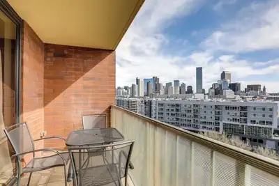 Image de < 1 Mi to Downtown Denver: Condo w/ Pool Access!