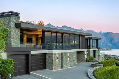 Image de Stunning Modern Home by MajorDomo Overlooking Queenstown Bay
