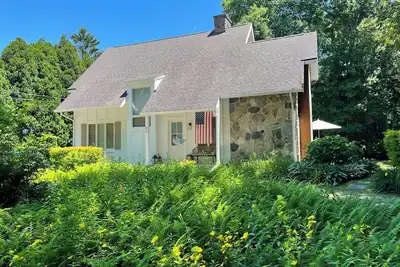 Image de Upscale Family Beach Retreat, walk to pond/swimming area, short drive to beach