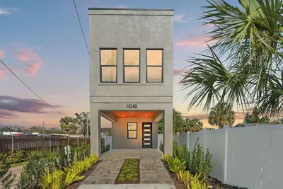Image de Modern 2-bedroom Tiny house in Tampa, close to Downtown, Stadiums, and Arena!