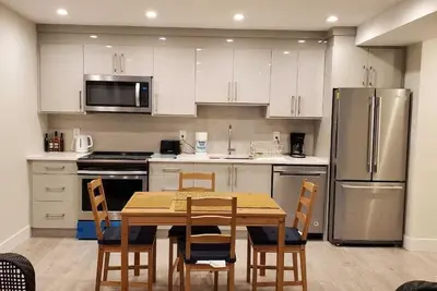 Image de Basement legal suite with 2 beds and 1 full bathroom with laundry and kitchen