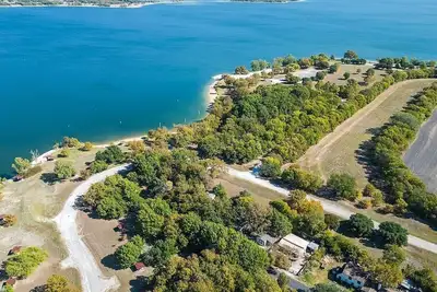 Image de Breezy lake Lavon Cabin