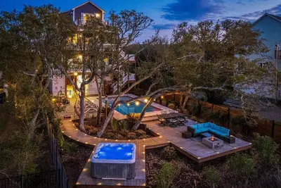 Image de Backyard Oasis Private Beach Deck Dogs Pool&HotTub