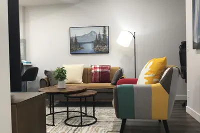 Image de Almost Heaven! : A Cozy  2 bdrm  guest suite near Banff & Spruce Meadows Sw