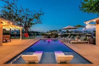 Image de Waterfront Retreat in Apollo Beach –Relax & Unwind