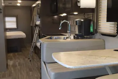 Image de Cozy Rv with Ac and WiFi North Palm Beach - 1 mile to beach
