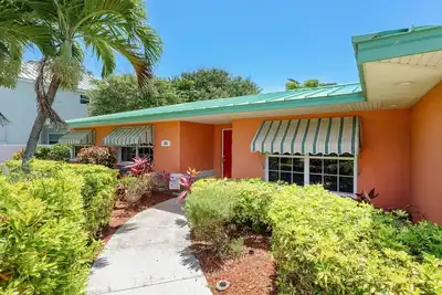 Image de Stunning Beachside Retreat Family House - One Block Walk from the Beach