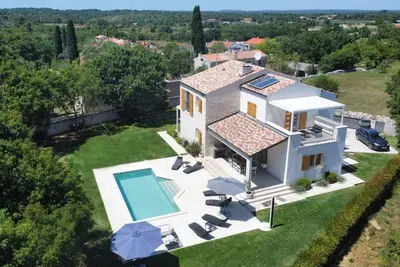 Image de New - Spring Offer: Secluded 4-bedroom villa with heated pool