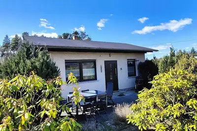 Image de Vacation home \"Im Wäldchen\" near the lake for couples and families with pets