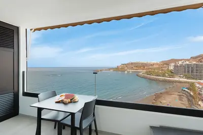 Image de Vacances 'Ocean Wave Retreat' avec vue sur la mer, Wi-Fi et climatisation