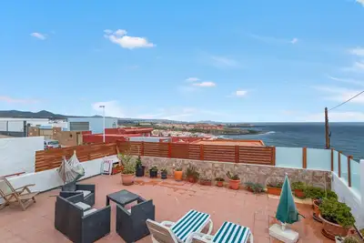 Image de Maison de vacances \"Olas De Plata\" avec vue sur la montagne, terrasse privée et Wi-Fi