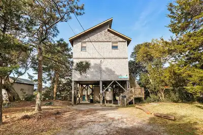 Image de Newly Renovated! Canal Front, Water Views, Screened in Porch, Sun Deck