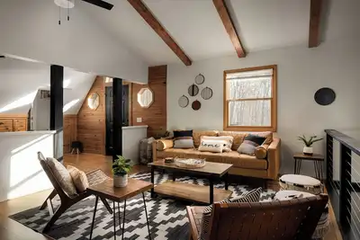 Image de Stylish & Secluded A-frame Cabin in Shenandoah with Hot Tub, Firepit & Arcade