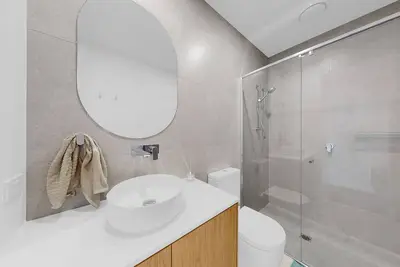 Image de 🌴 Lifestyle Meets Convenience – 3 Bedroom Unit in the Heart of Maroochydore 🌊
