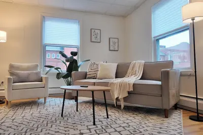 Newly Refreshed 3bd Spacious Unit Minutes from 290