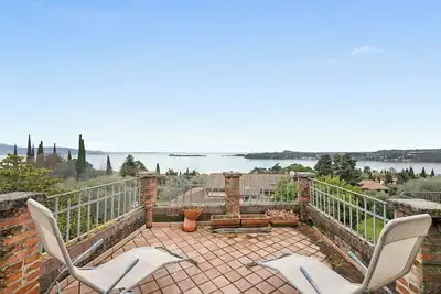 Image de Teseo House - Lake View, Gardone Riviera, Italy