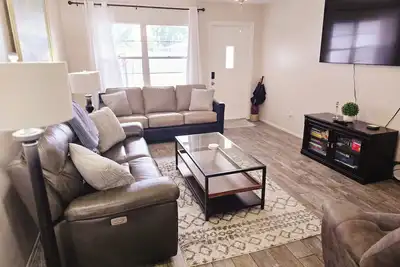 Image de Charming Spacious Home with a Game Room Close to Beaches and Img Academy.