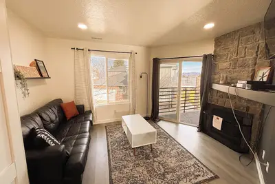 Image de 14-Plex Condo 220 | 1 Bed, 1 Bath