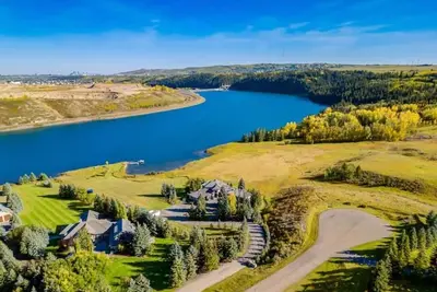 Image de Emerald Bay Luxury Retreat with Hot Tub & Sauna