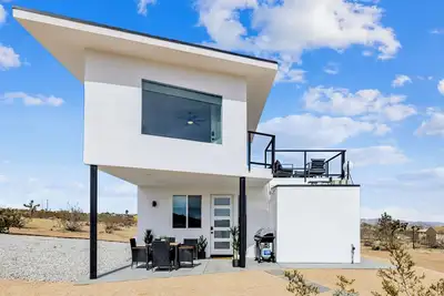 Image de Eagles View Desert House & Hot Tub - Serene & Stylish Retreat - near Joshua Tree