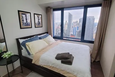 Image de Modern Asian themed Condo w/ View Near Airport & Sky Way - 1