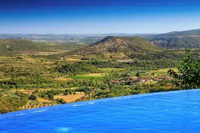 Image de Villa de Luxe dans le vignoble. L'élégance d'un nouvel Art de Vivre.