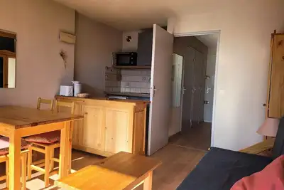 Lumineux et spacieux studio pour 4 personnes, balcon et très belle vue sur la vallée