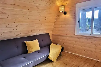 Image de Bungalow près de la plage Riells avec terrasse